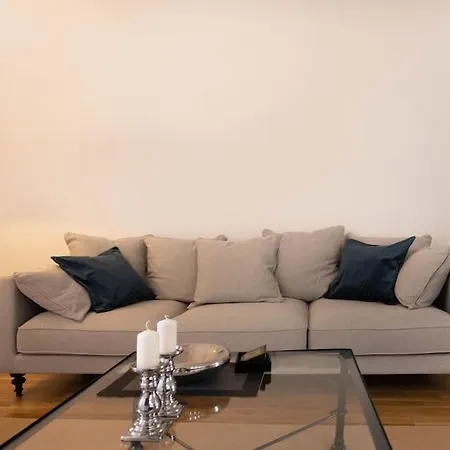 Max+ - Private Parking Apartment *