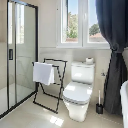 Max+ - Private Parking Apartment *