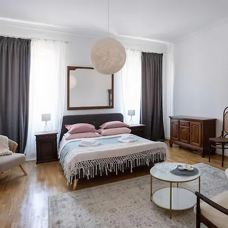 Max+ - Private Parking Apartment